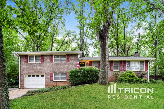 Building Photo - 1411 Wildwood Dr