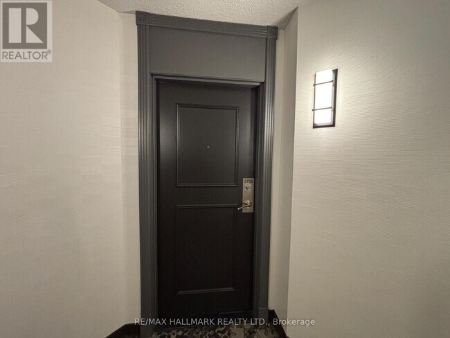 Building Photo - 33 Empress Ave