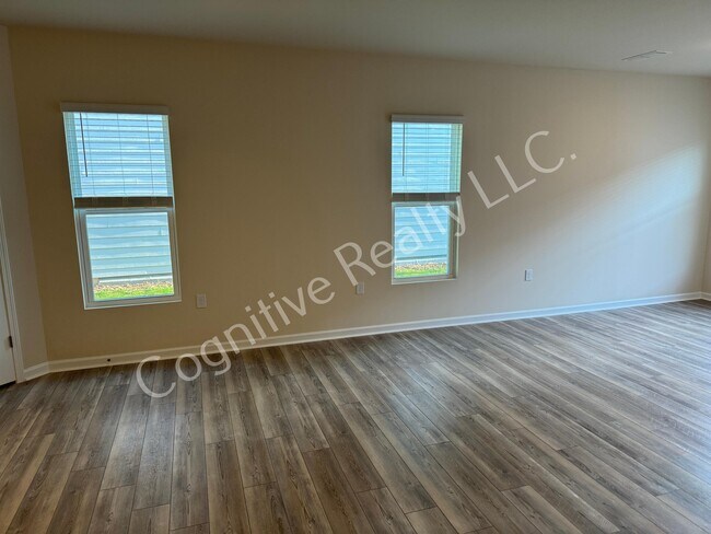 Building Photo - 857 McKenzie Pk Ter