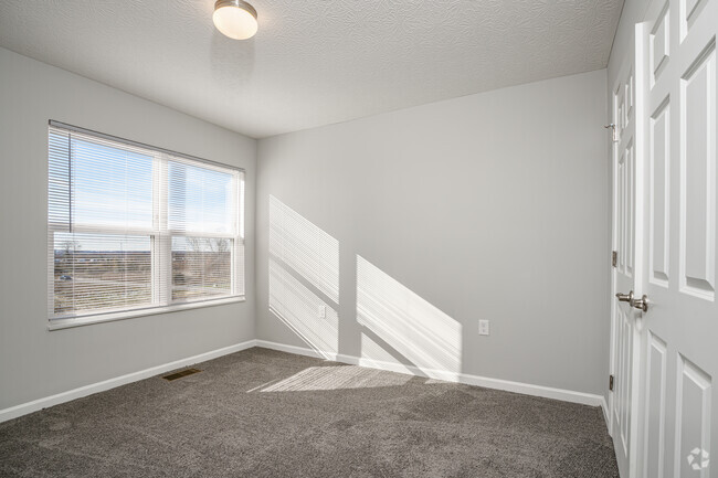3 habitaciones, 2.5 baños - 137 m² - Dormitorio - Brynn Mar Crossing - Brand New Townhomes