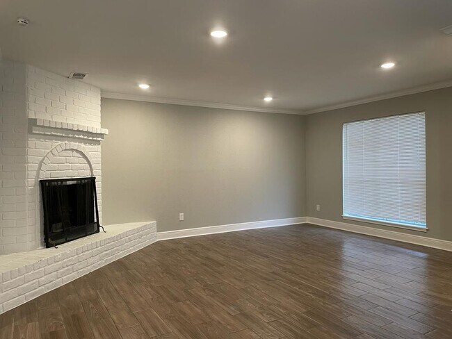 Foto del edificio - 14455 Misty Meadow Ln
