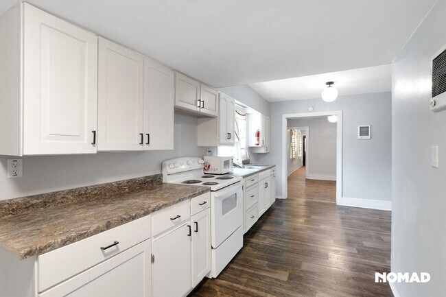Foto del edificio - Charming 2BR Duplex in Salem