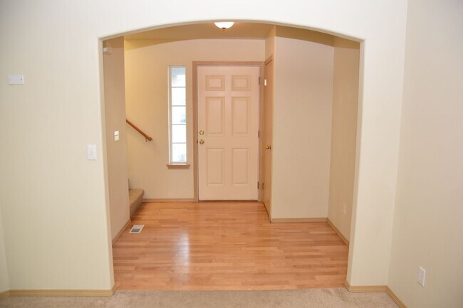 Building Photo - 3 Bedroom 2.5 Bath Spanaway Home on Quiet ...
