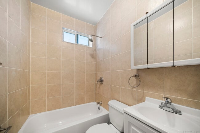 Foto del edificio - 215 Woodlawn Terrace