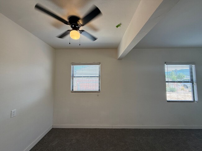 Building Photo - 1835 Palomas Dr NE