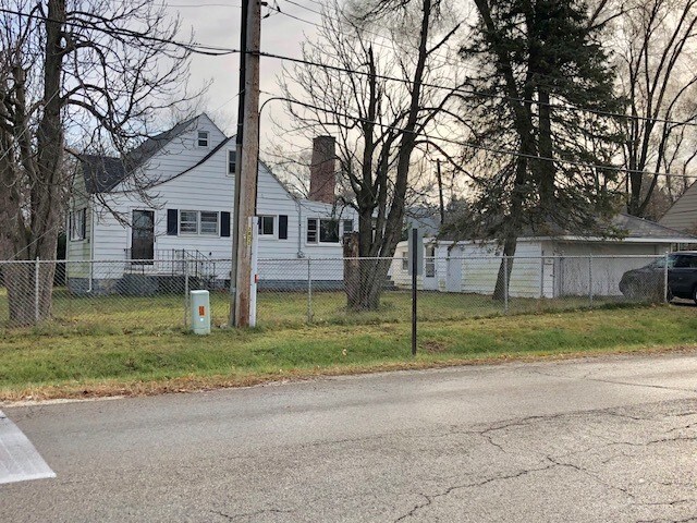 Building Photo - 1 E Willow Dr