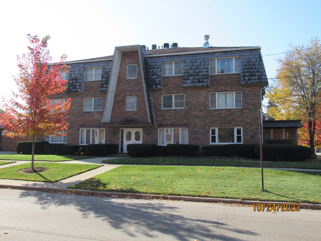 108 Fisk Ave, DeKalb, IL 60115 House Rental in DeKalb, IL