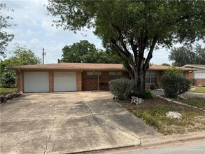 Building Photo - 17 Camellia Ave