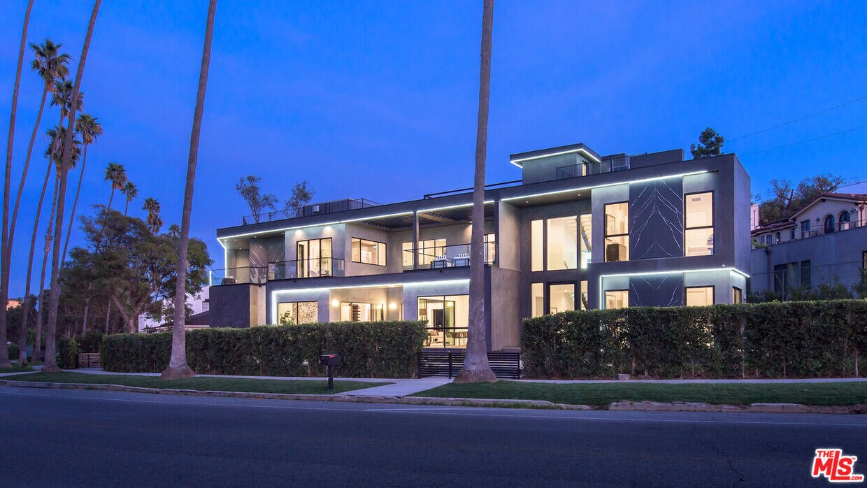 Foto principal - 12720 Montana Ave