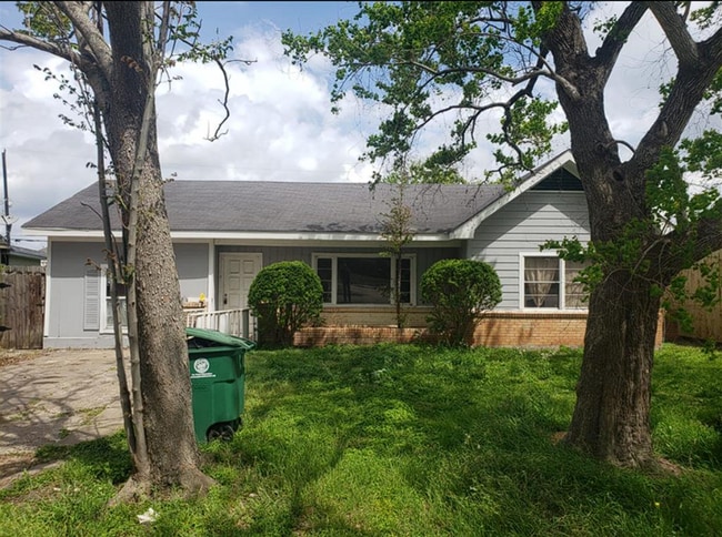 Building Photo - Affordable spacious 5BD/2BA single-family ...