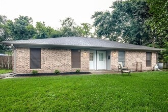 Building Photo - 1007 Cedar St