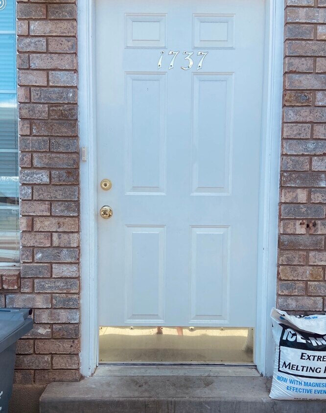 Primary Photo - 1737 W 680 N