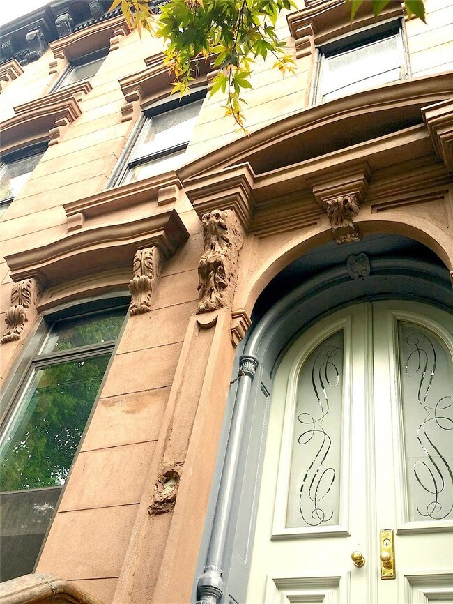 Building Photo - 117 Macdonough St