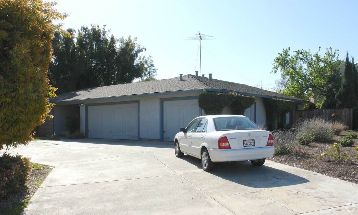 Foto del edificio - 1314-1316 Oxbow Ct