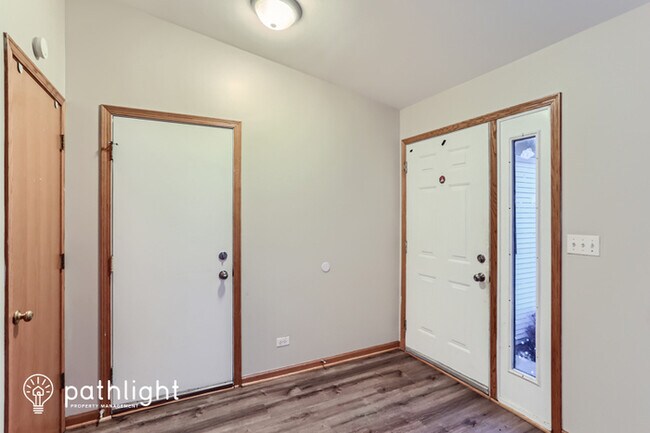Foto del edificio - 924 Deer Trail Drive