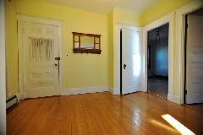 Building Photo - Brighton 3 bedroom apartment - NO BROKER FEE