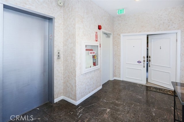 Foto del edificio - 1423 S Beverly Glen Blvd