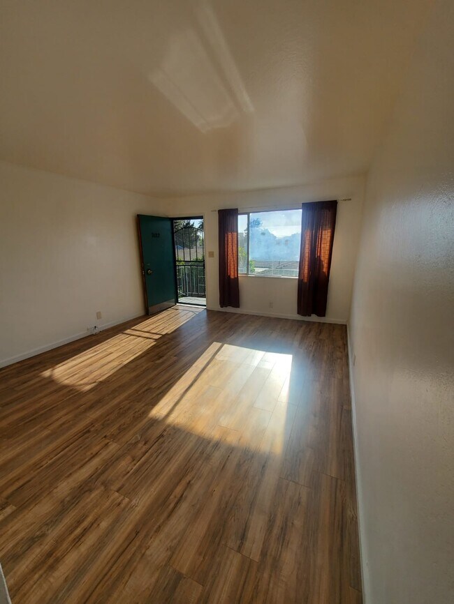 Foto del edificio - 2122 Barrett Ave