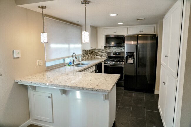 Building Photo - 3277 Via Grande