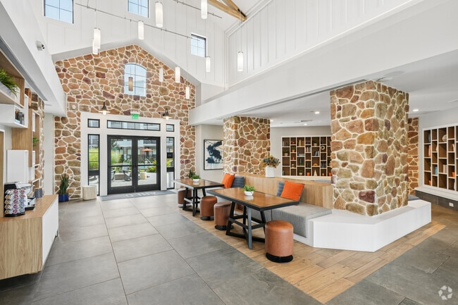 Lobby Photo - Arlo