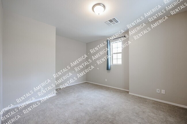 Foto del edificio - 1701 E Dogwood Ln