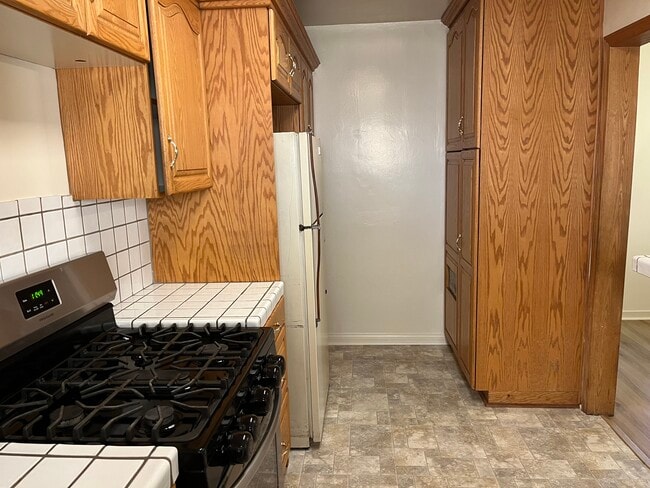 Kitchen - 322 Cornell Dr