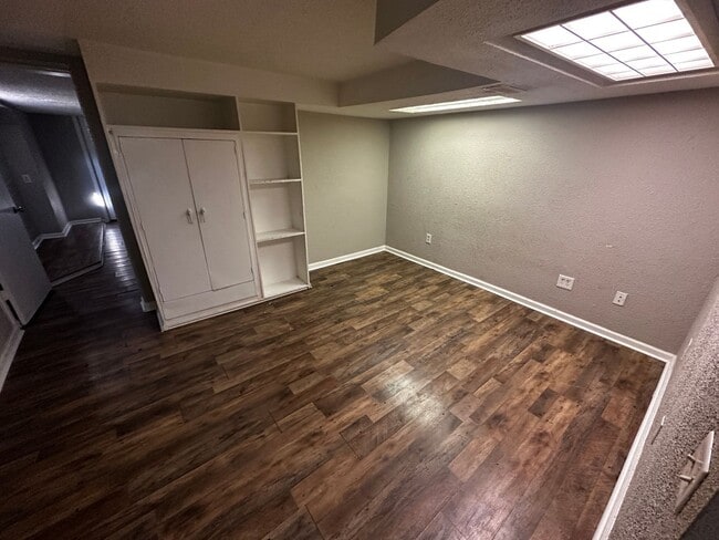 Building Photo - 708 Powell St