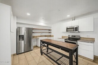 Building Photo - 1411 S Marilyn Ann Dr