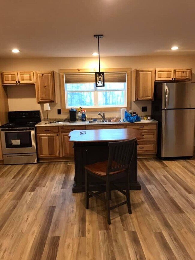 Kitchen/Dining Area - 411 Bear Den Rd