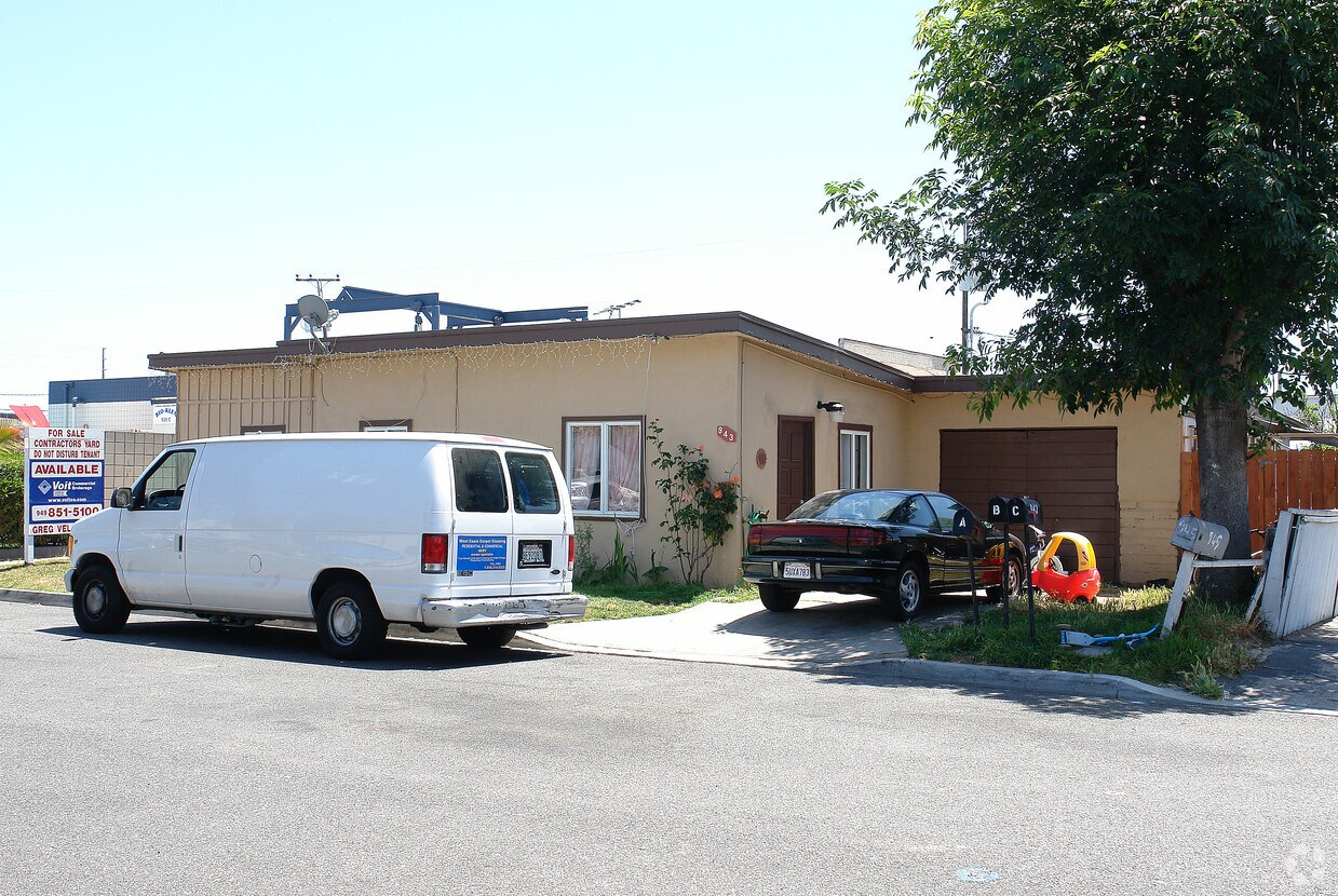 Building Photo - 943 Sunset Dr