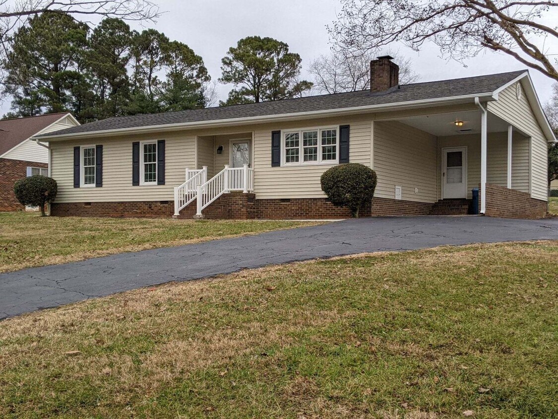 270 E Lake Dr, Mocksville, NC 27028 House Rental in Mocksville, NC