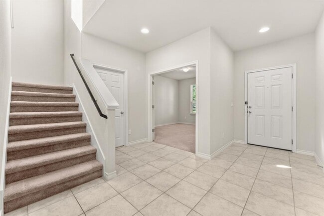 Building Photo - 740 Aliso Trail