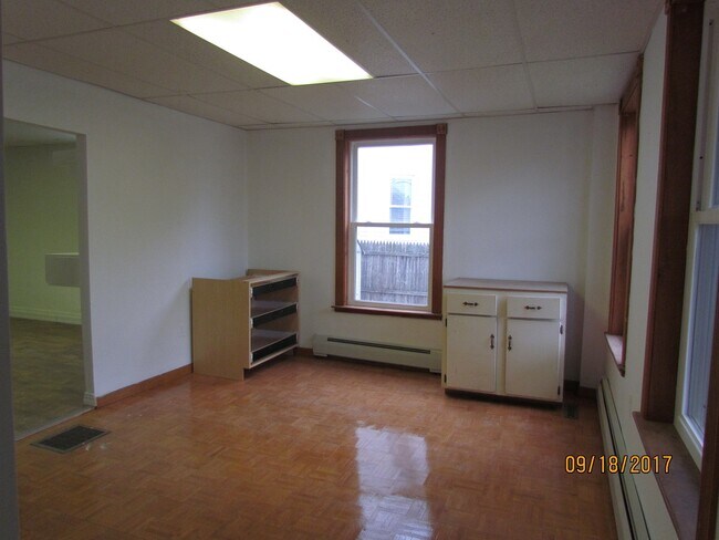 Building Photo - 36 Warwick St