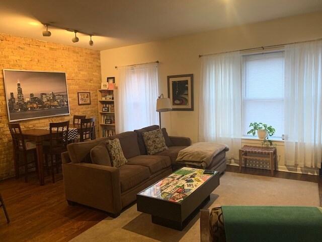 Foto del edificio - 959 W Oakdale Ave