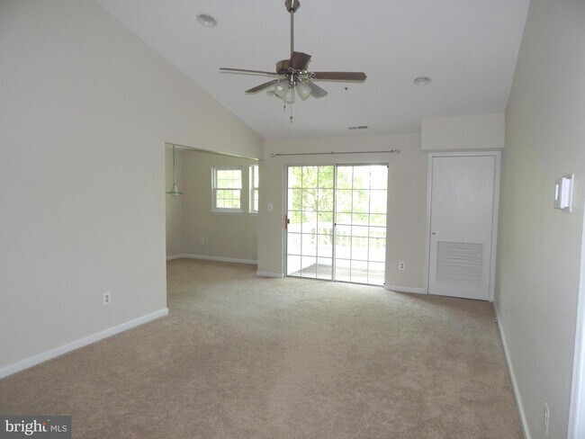 Foto del edificio - 8355 Montgomery Run Rd