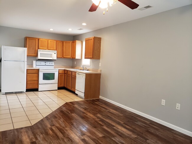 Foto del edificio - 1703 Pleasant St