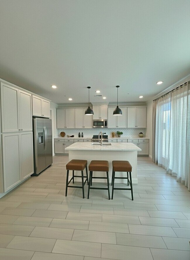 Foto del edificio - *Charming 3-Bedroom Home for Rent in North...
