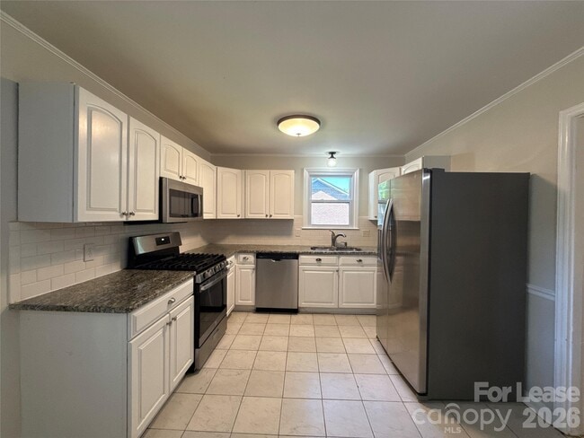 Building Photo - 5710 Charing Pl
