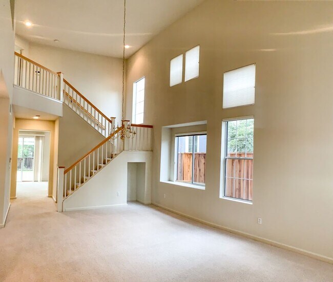 Foto del edificio - Lakeside Community 5 Bedroom Evergreen Home