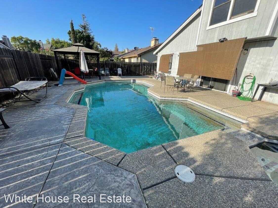 Primary Photo - 4 br, 2.5 bath House - 8194 Darien Cir