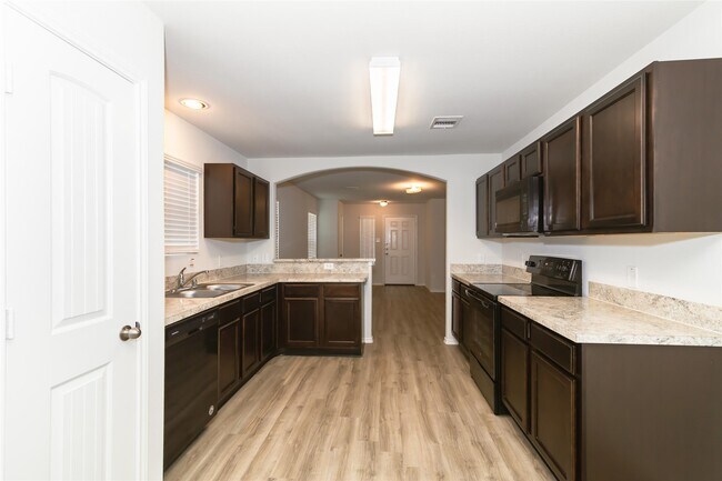 Foto del edificio - 320 Upper Creek Dr
