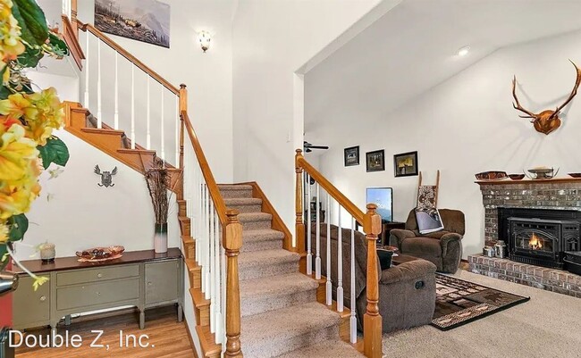 Building Photo - 3 br, 2.5 bath House - 646 Eatonville Hwy ...