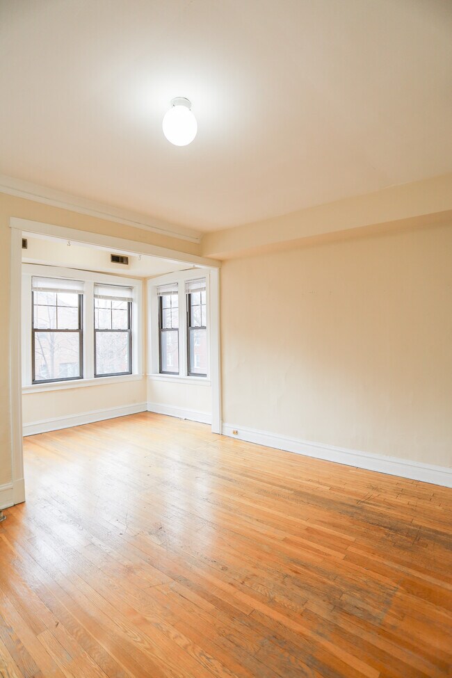 Foto del edificio - 1057 N Oakley Blvd