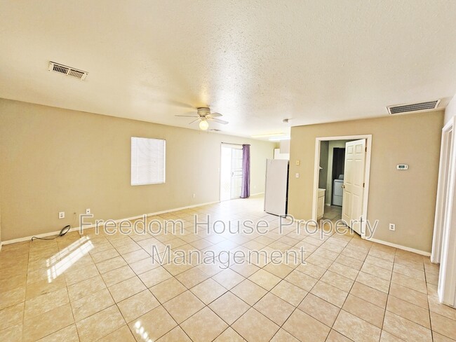 Foto del edificio - 2681 Canyon St