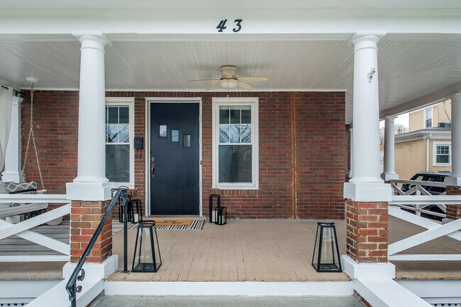 Building Photo - 43 Wainwright St