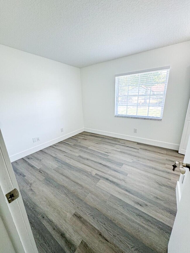 Foto del edificio - 2958 Bermuda Ave S