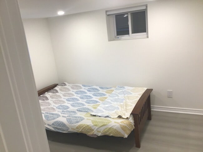 Building Photo - 429 Ridelle Av
