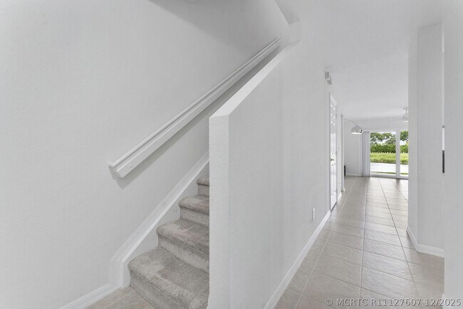 Foto del edificio - 16129 Sierra Palms Dr