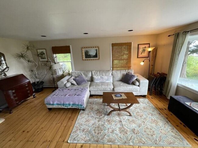 Building Photo - 3 bedroom in Wareham MA 02571
