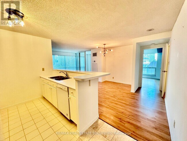 Photo du bâtiment - 10 Yonge St